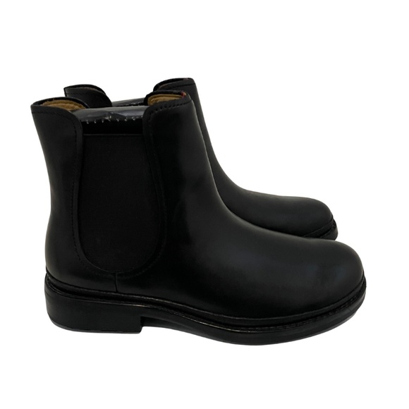 Mens I Travel Waterproof Boots in Black Leather. APM25361